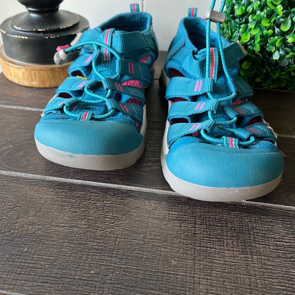 KEEN Newport H2 Closed Toe Water Shoe Size 5 Pink Dark Teal - Picture 3 of 13